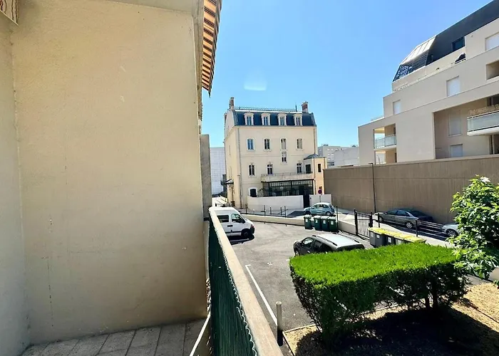 Le Sully Nest - Clim Et Parking * Μπεζιέ